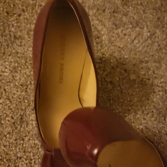 Pre owned Audrey Brooke burgundy Heels size 10 - Picture 3 of 9